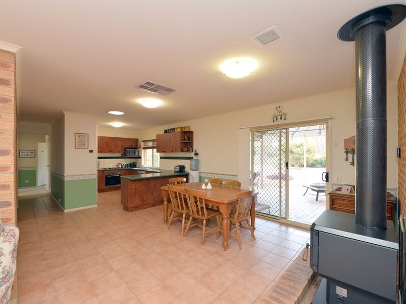 6 Michelle Drive, Maiden Gully VIC 3551
