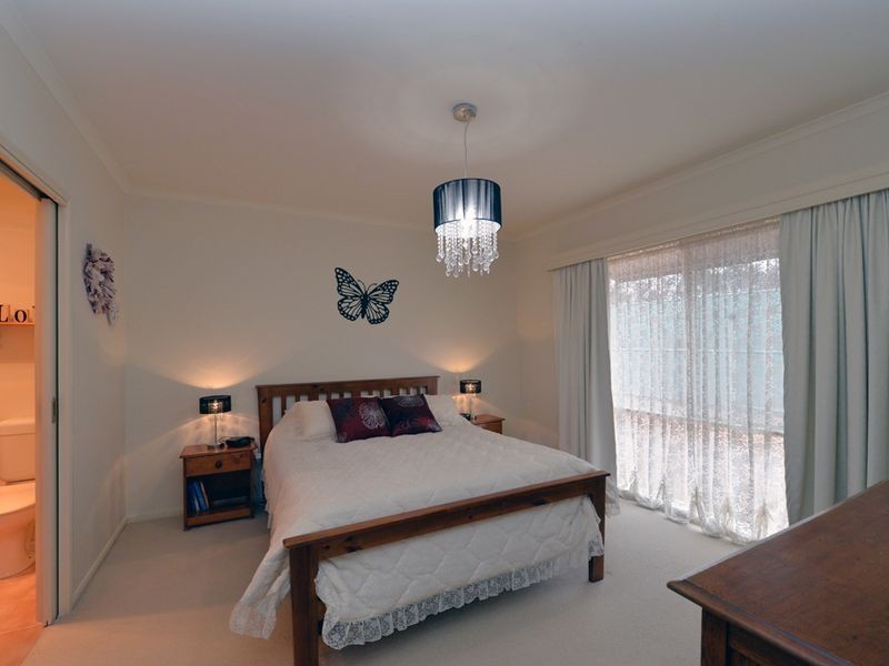 6 Michelle Drive, Maiden Gully VIC 3551