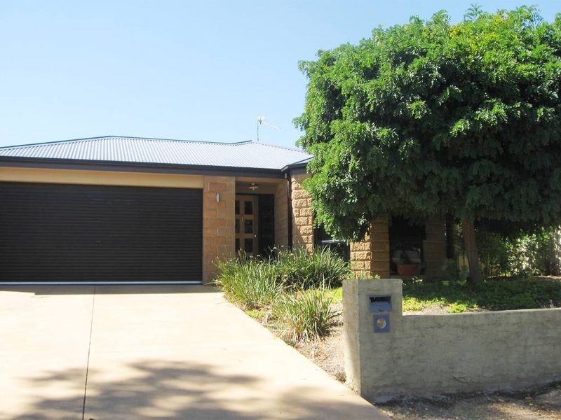 18 Julian Way, California Gully VIC 3556