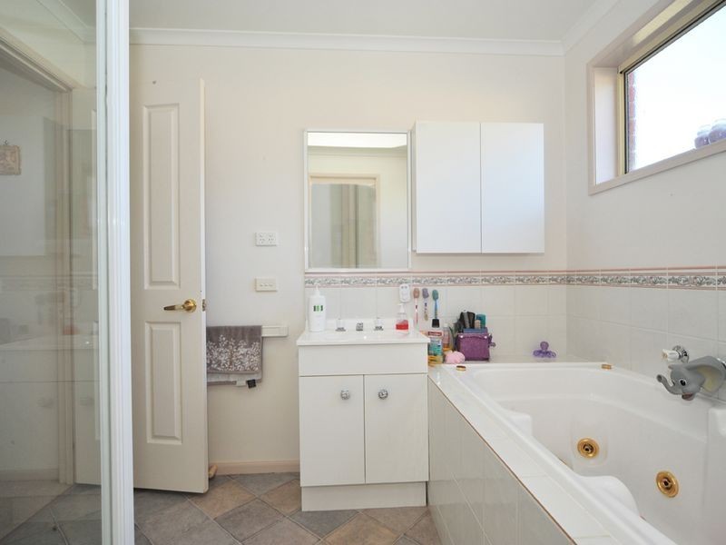 13 May Street, Kangaroo Flat VIC 3555