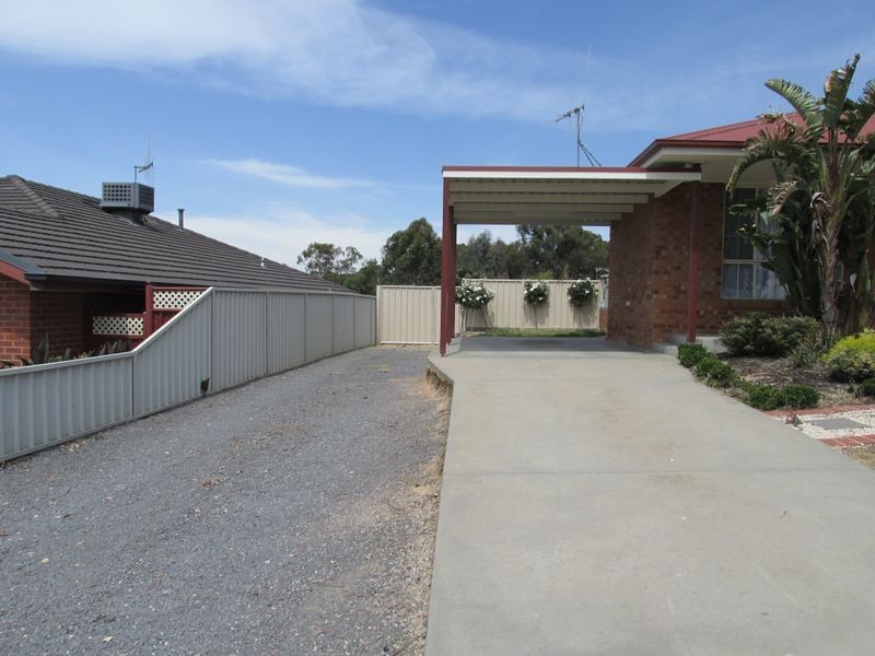 7 Pattison Drive, Kangaroo Flat VIC 3555