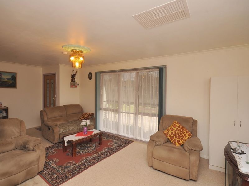 2/87 Ebden Street, Heathcote VIC 3523