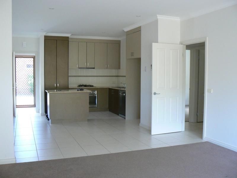 9/6 Friswell Avenue, Flora Hill VIC 3550