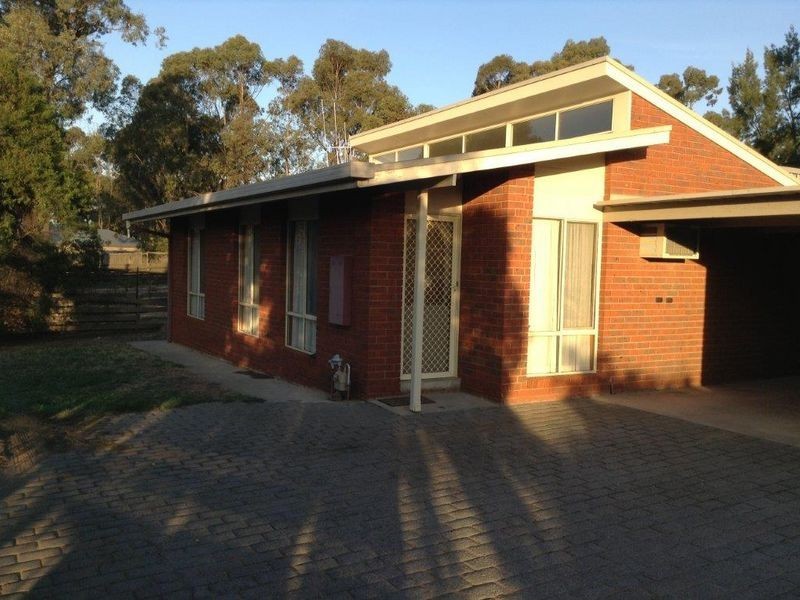 2/9 Akoonah Drive, Golden Square VIC 3555