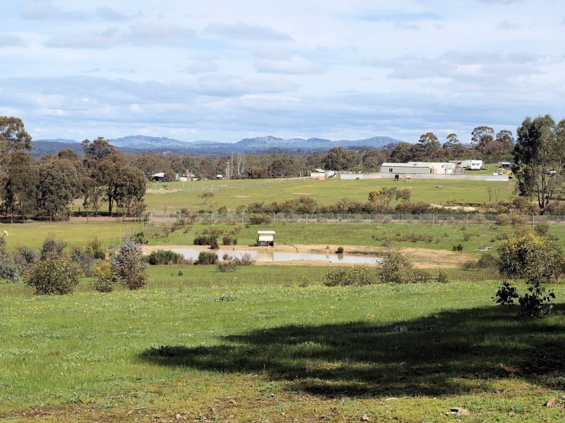 2 McNutts Lane, Heathcote VIC 3523