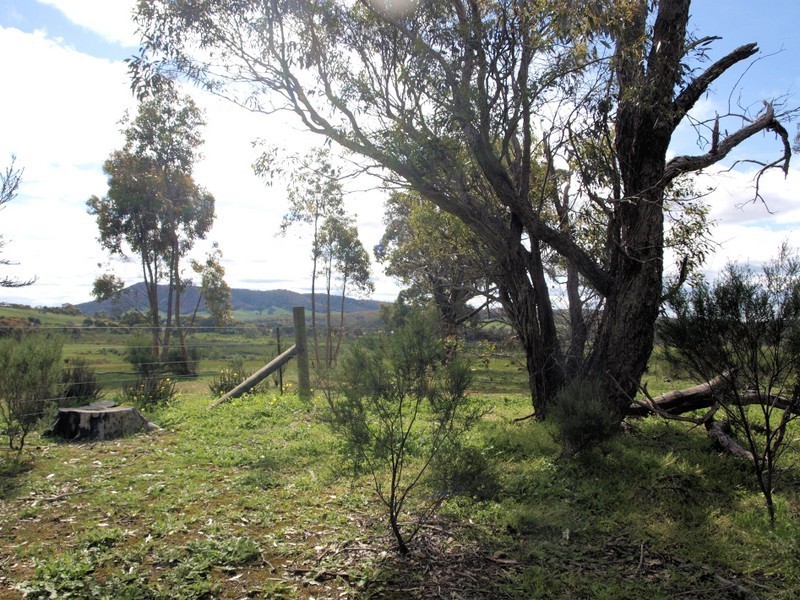 2 McNutts Lane, Heathcote VIC 3523