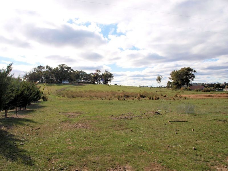 2 McNutts Lane, Heathcote VIC 3523