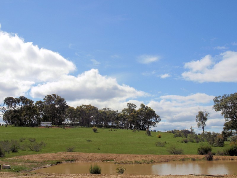 2 McNutts Lane, Heathcote VIC 3523