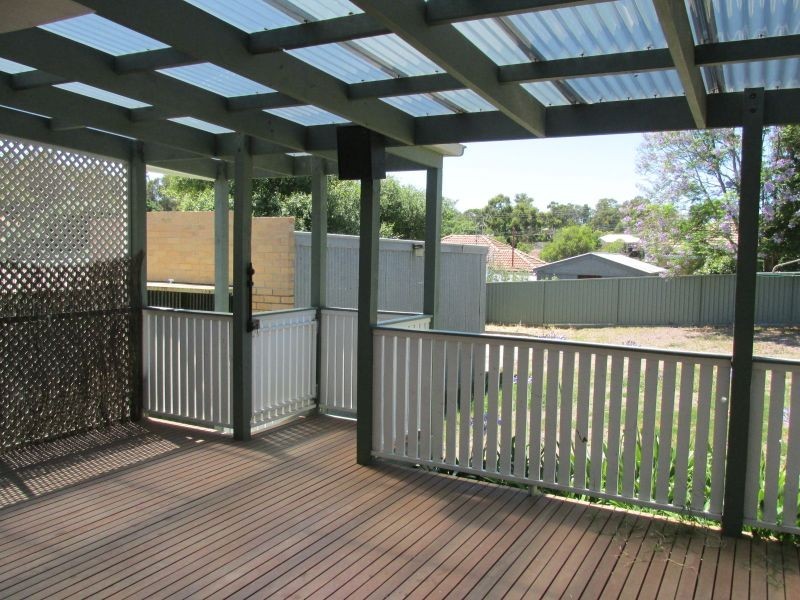 34 Clarence Avenue, Kennington VIC 3550