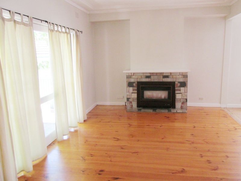 34 Clarence Avenue, Kennington VIC 3550