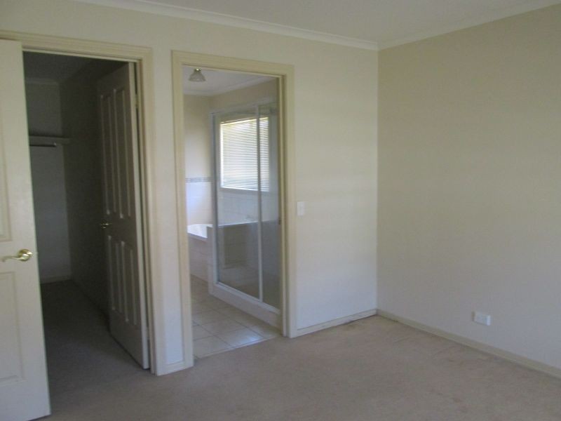 9 Claire Court, Kennington VIC 3550