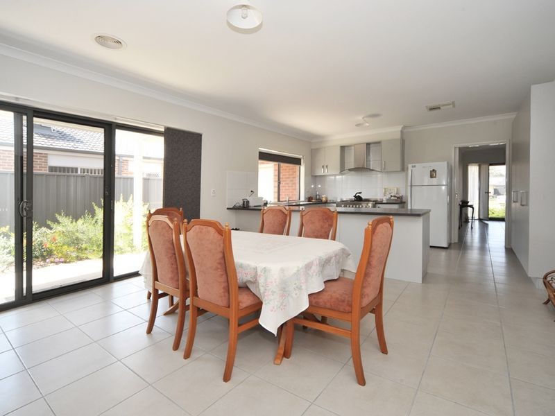 2 Peninsula Drive, Eaglehawk VIC 3556