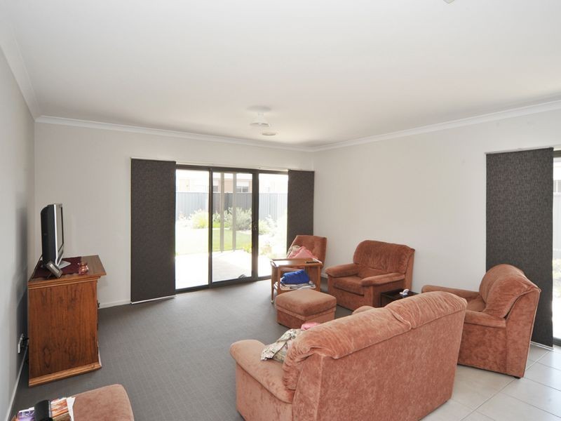 2 Peninsula Drive, Eaglehawk VIC 3556