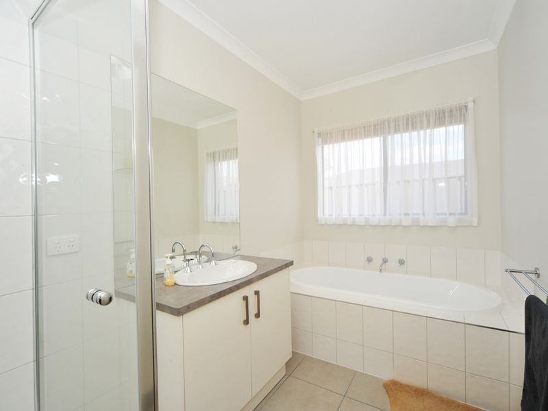 2 Peninsula Drive, Eaglehawk VIC 3556