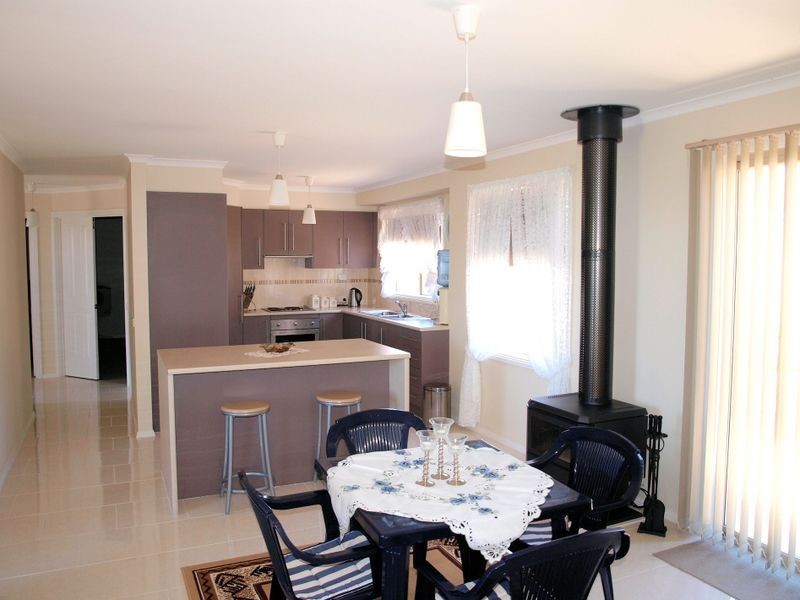 210 Hall Rd, Heathcote VIC 3523