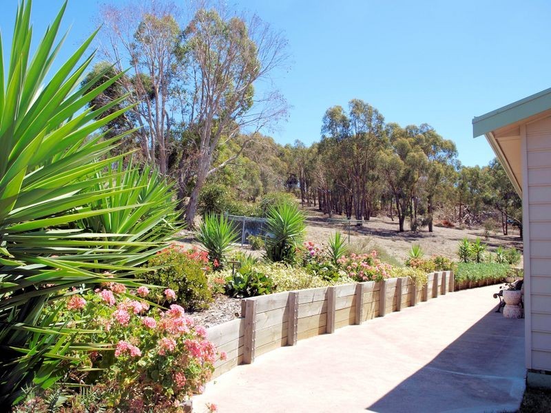 210 Hall Rd, Heathcote VIC 3523