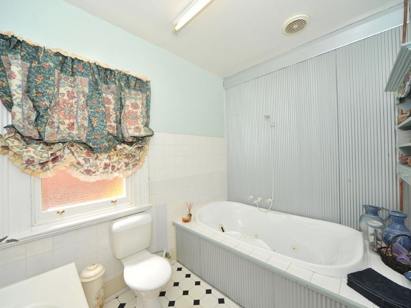 2 Peg Leg Road, Eaglehawk VIC 3556