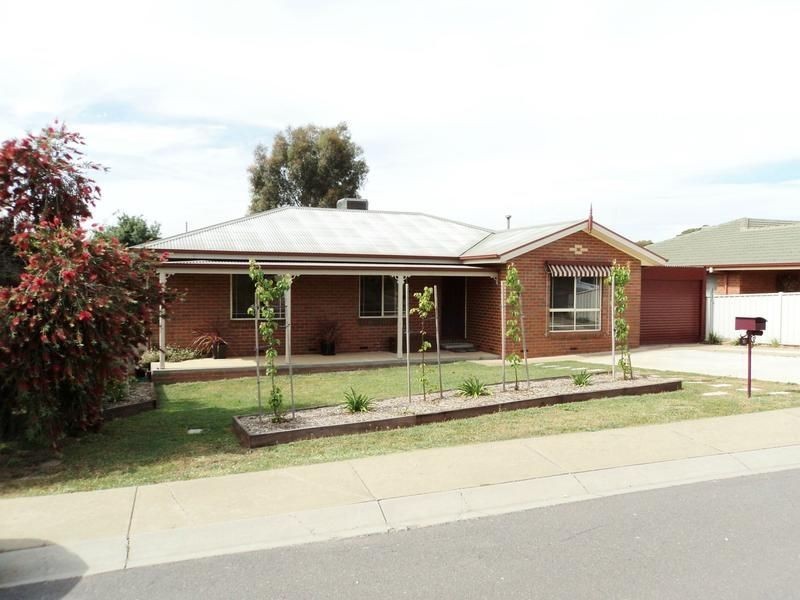 16 Banool Street, Golden Square VIC 3555