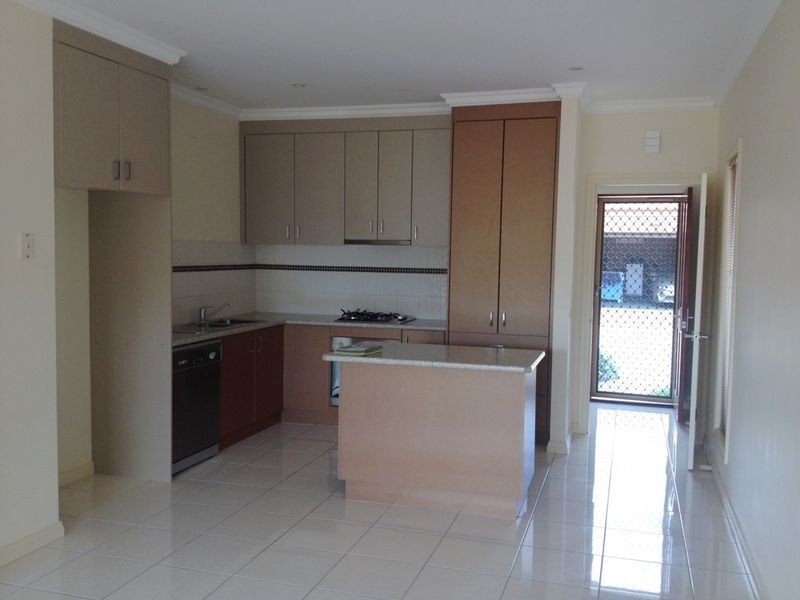 4/6 Friswell Avenue, Flora Hill VIC 3550