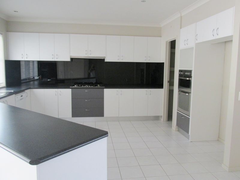 6 Preston Place, Golden Square VIC 3555