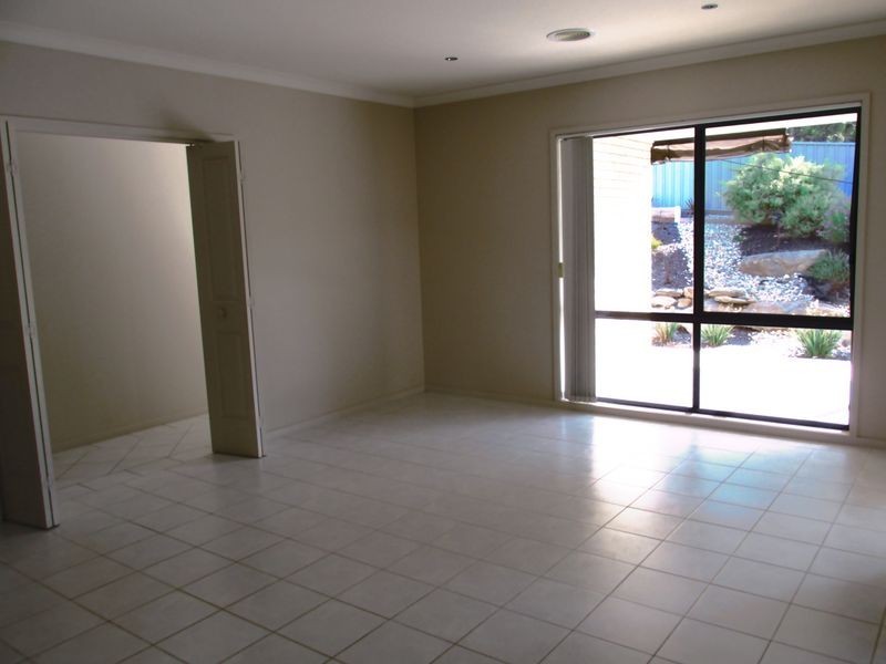 6 Preston Place, Golden Square VIC 3555