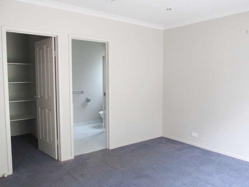 6 Preston Place, Golden Square VIC 3555