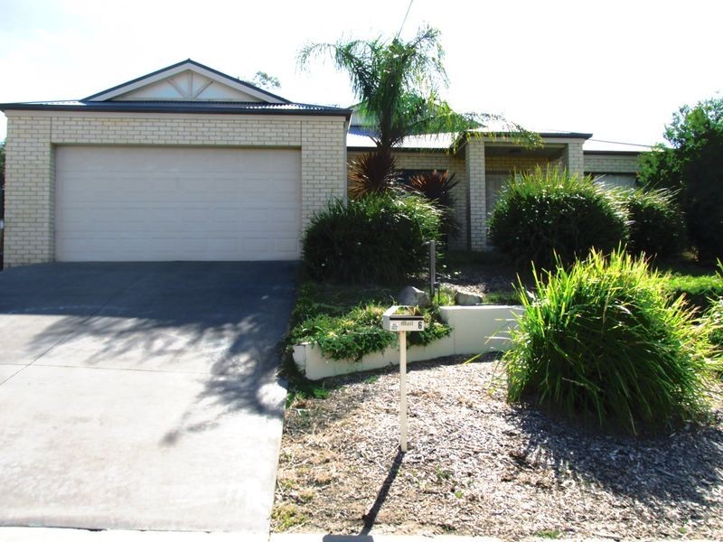 6 Preston Place, Golden Square VIC 3555