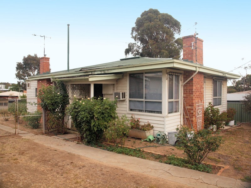 4 Edward Court, Kangaroo Flat VIC 3555
