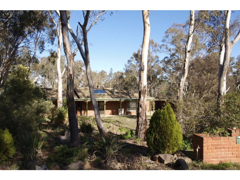 6 Wattle Drive, Heathcote VIC 3523