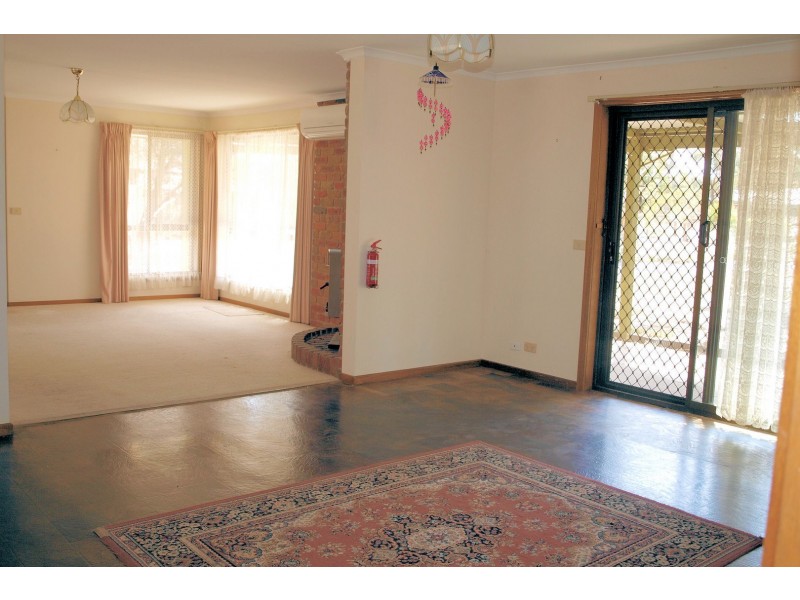 6 Wattle Drive, Heathcote VIC 3523