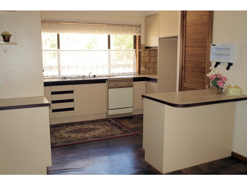 6 Wattle Drive, Heathcote VIC 3523