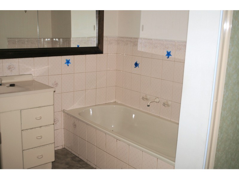 6 Wattle Drive, Heathcote VIC 3523