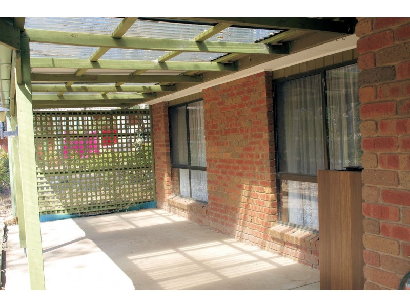 6 Wattle Drive, Heathcote VIC 3523