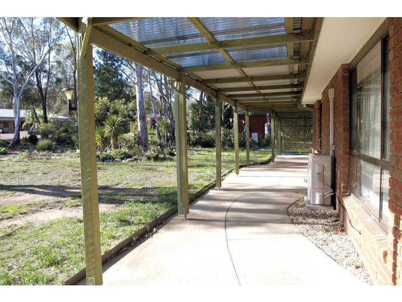 6 Wattle Drive, Heathcote VIC 3523