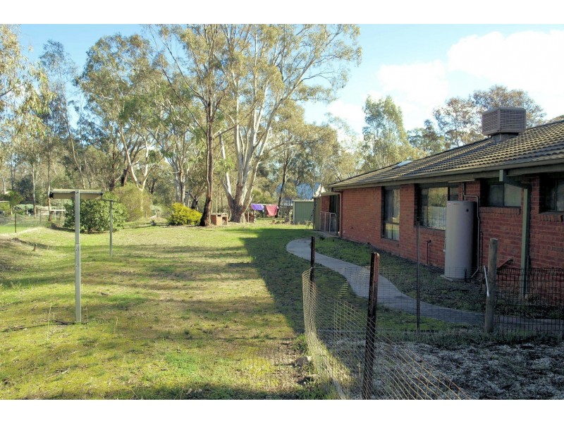 6 Wattle Drive, Heathcote VIC 3523