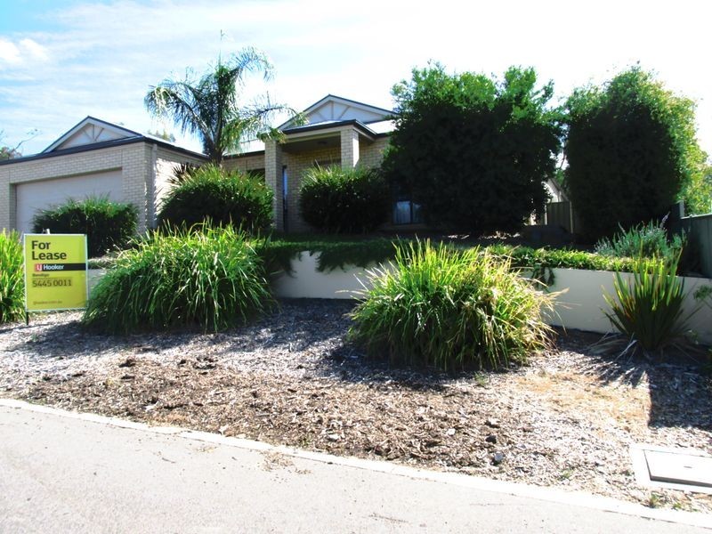 6 Preston Place, Golden Square VIC 3555