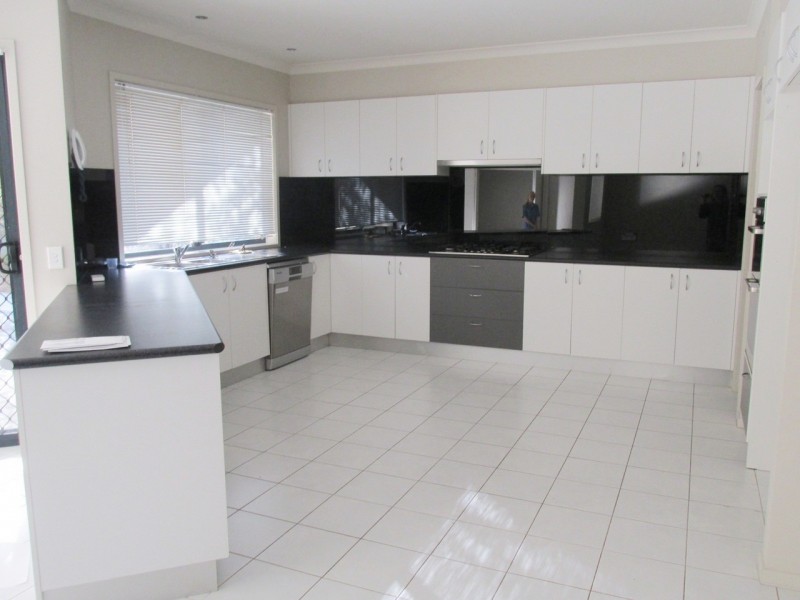 6 Preston Place, Golden Square VIC 3555