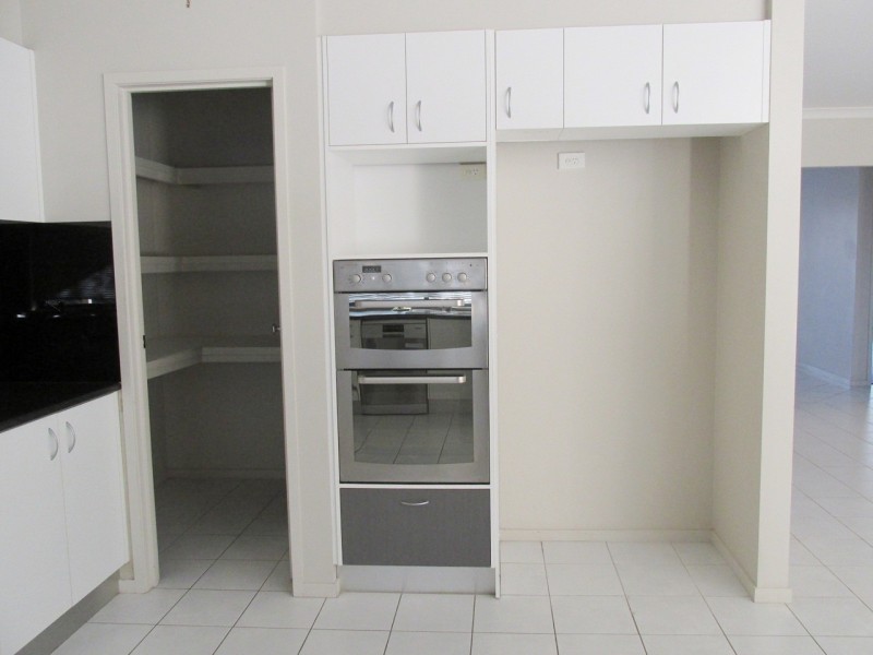 6 Preston Place, Golden Square VIC 3555