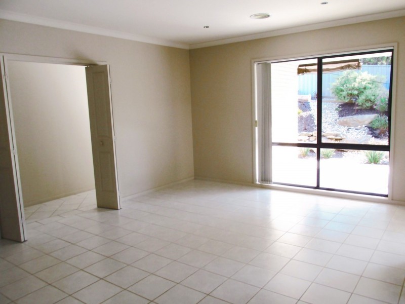 6 Preston Place, Golden Square VIC 3555