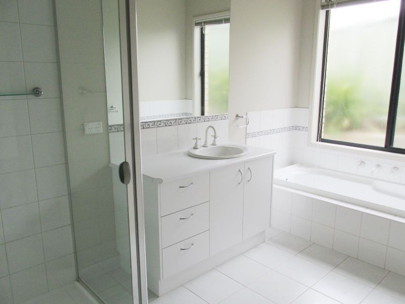 6 Preston Place, Golden Square VIC 3555