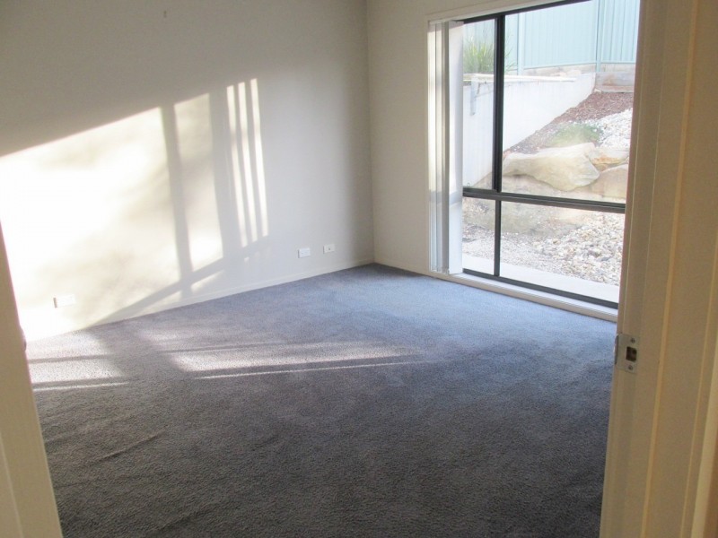 6 Preston Place, Golden Square VIC 3555
