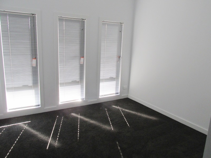 8A Houlahan Street, Flora Hill VIC 3550