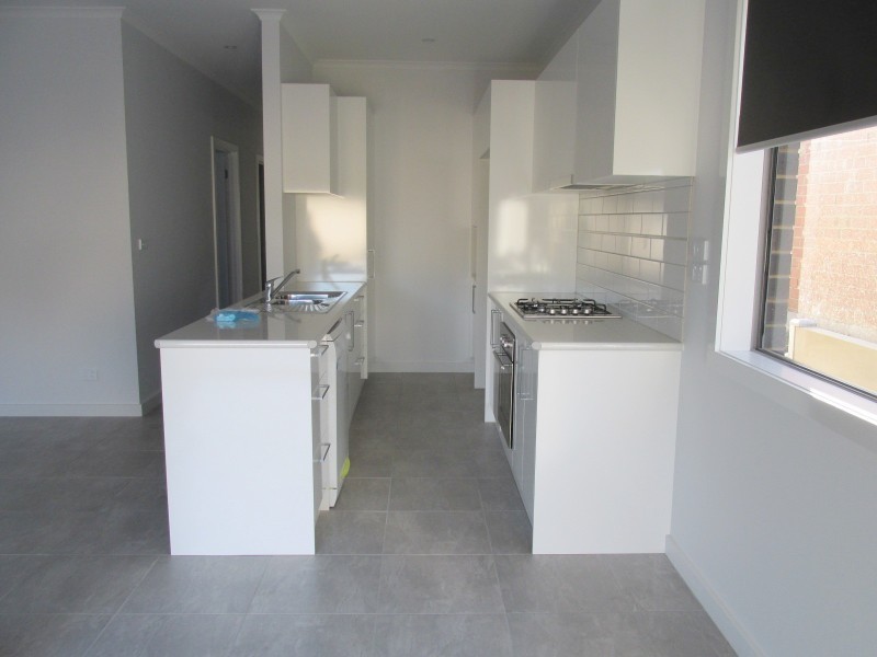 8B Houlahan Street, Flora Hill VIC 3550