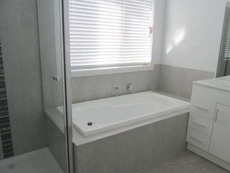 8B Houlahan Street, Flora Hill VIC 3550