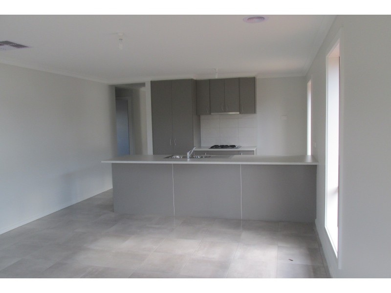 32 Langley Drive, Epsom VIC 3551