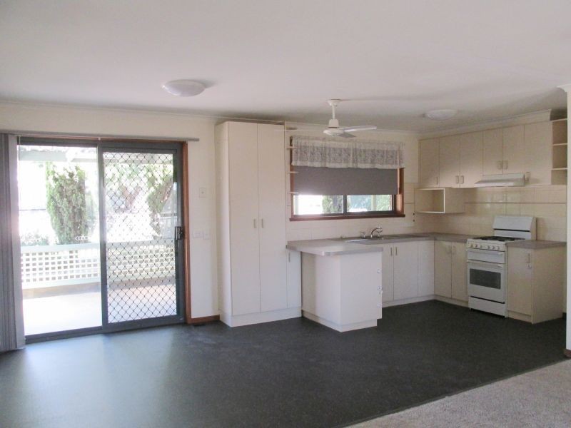 41 John Street, Kangaroo Flat VIC 3555