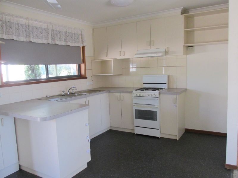 41 John Street, Kangaroo Flat VIC 3555