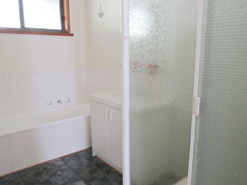 41 John Street, Kangaroo Flat VIC 3555