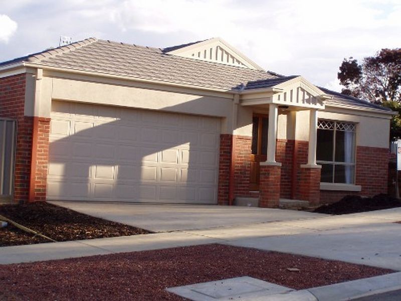 12 Rosewood Mews, Golden Square VIC 3555