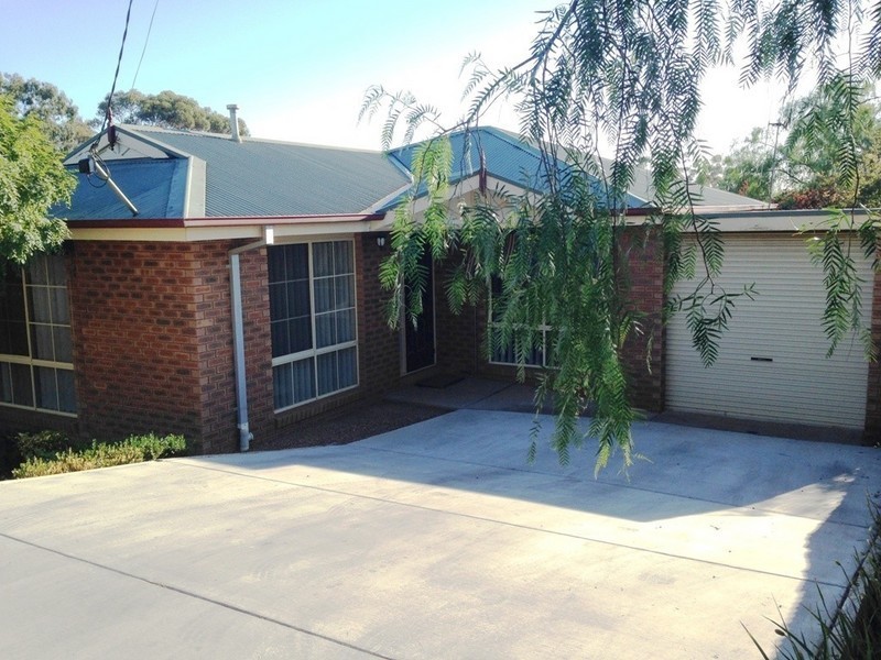 20 Wade Lane, Golden Square VIC 3555